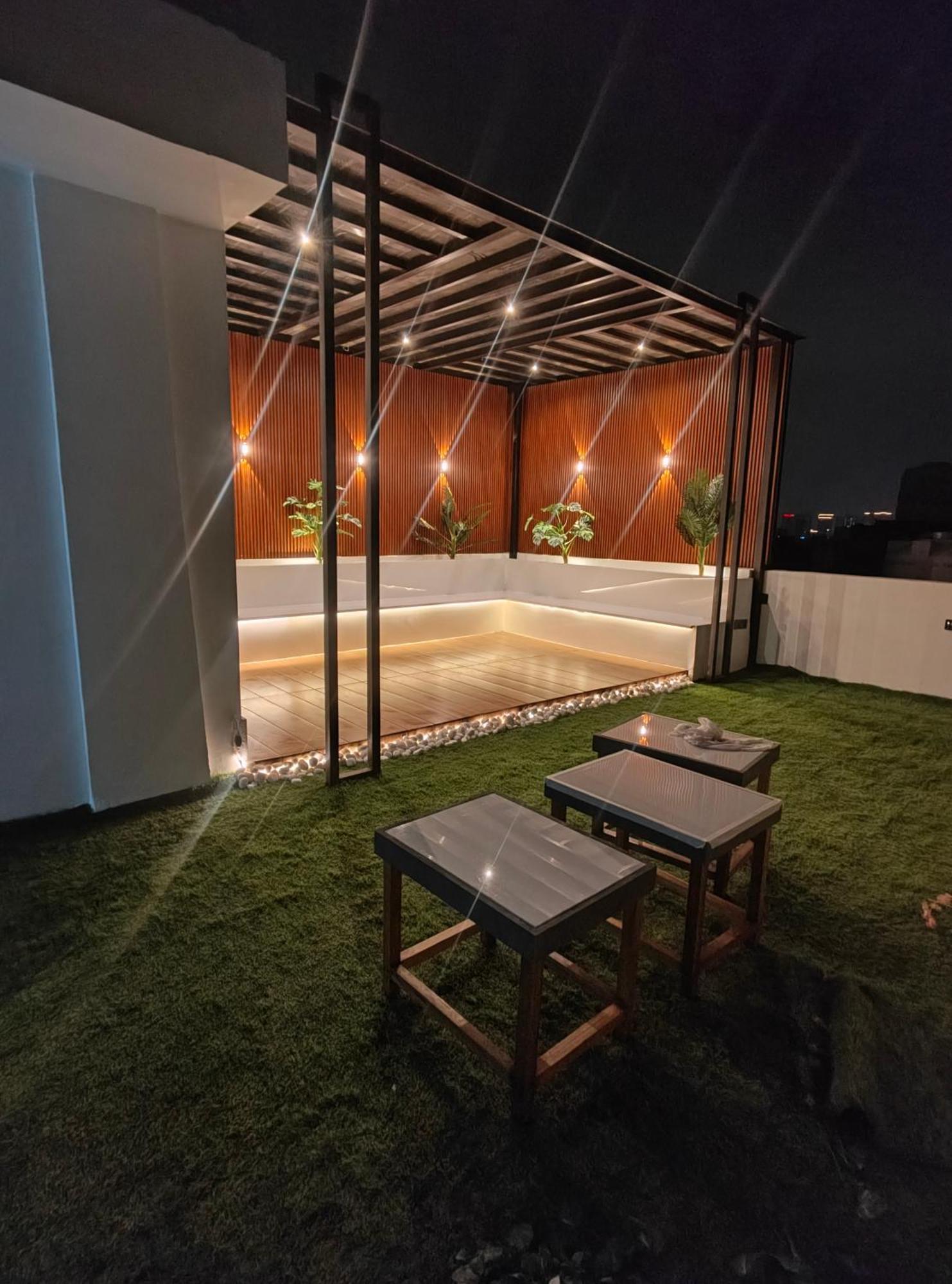 Hotel Enchanted The Roof Rekha, With Private Trace Garden à New Delhi Extérieur photo