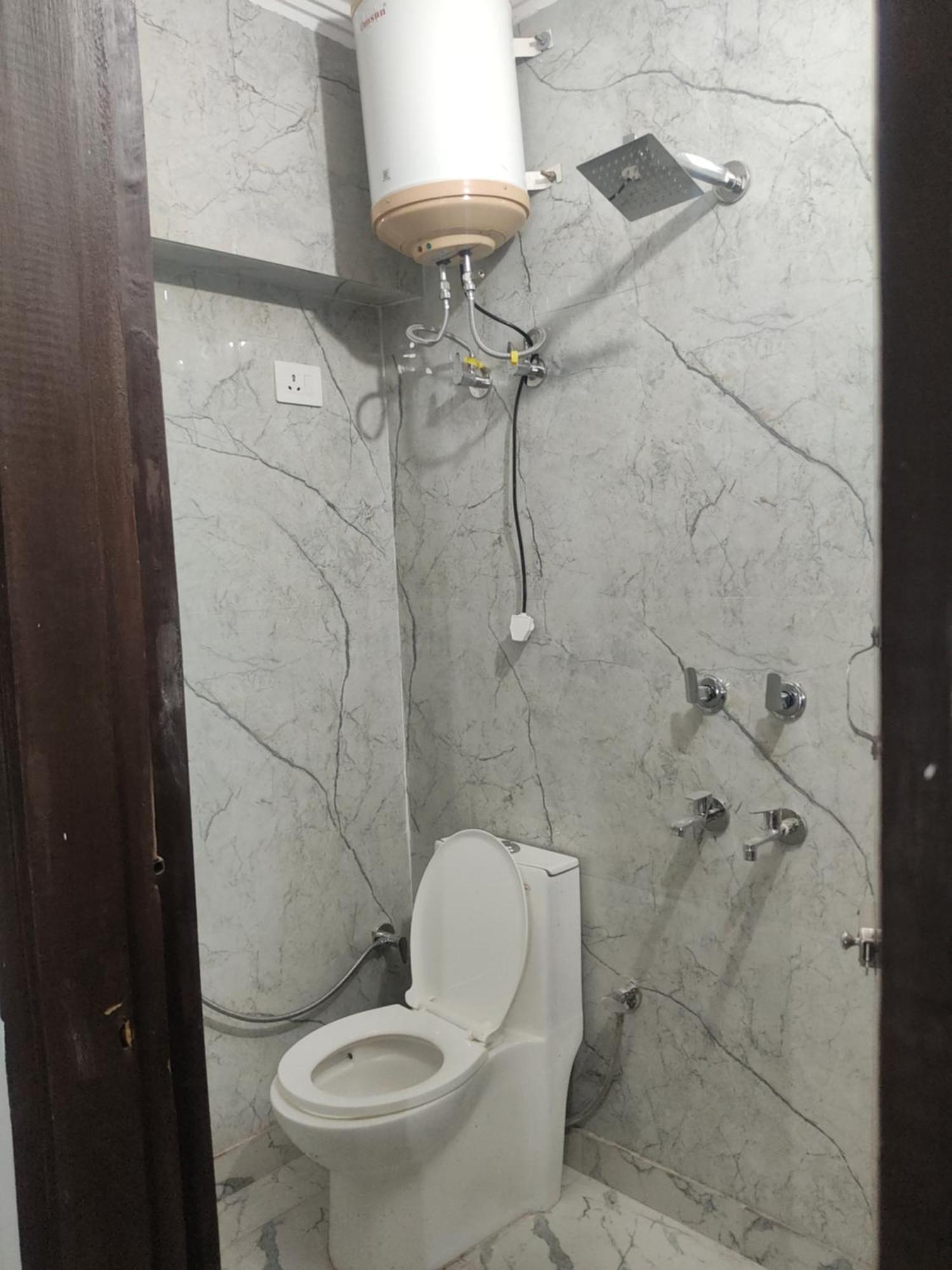 Hotel Enchanted The Roof Rekha, With Private Trace Garden à New Delhi Extérieur photo