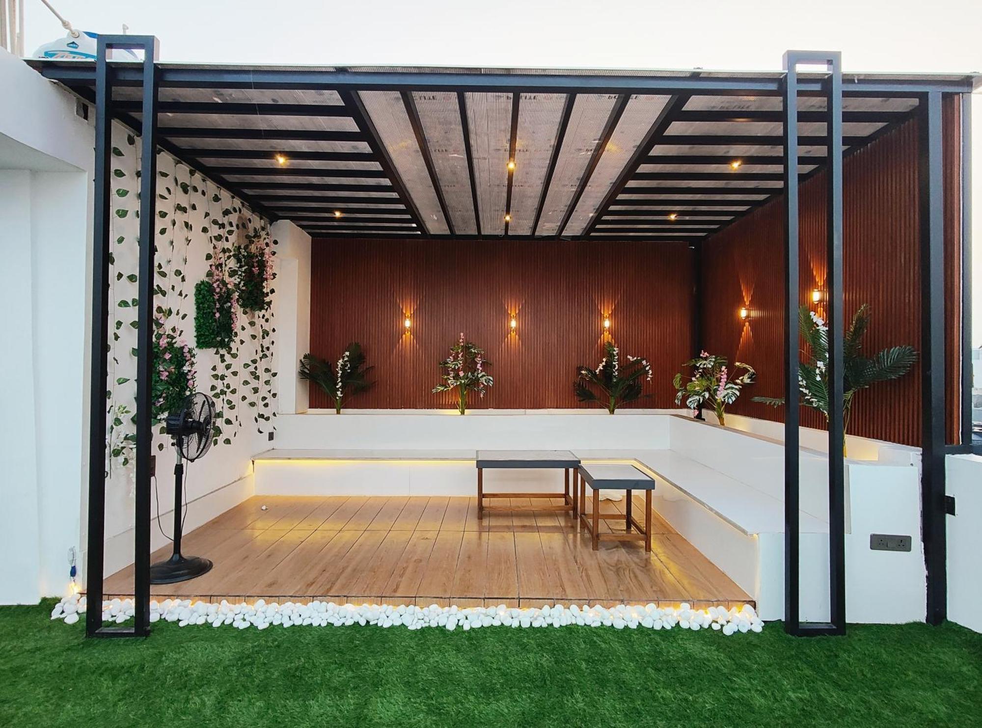 Hotel Enchanted The Roof Rekha, With Private Trace Garden à New Delhi Extérieur photo